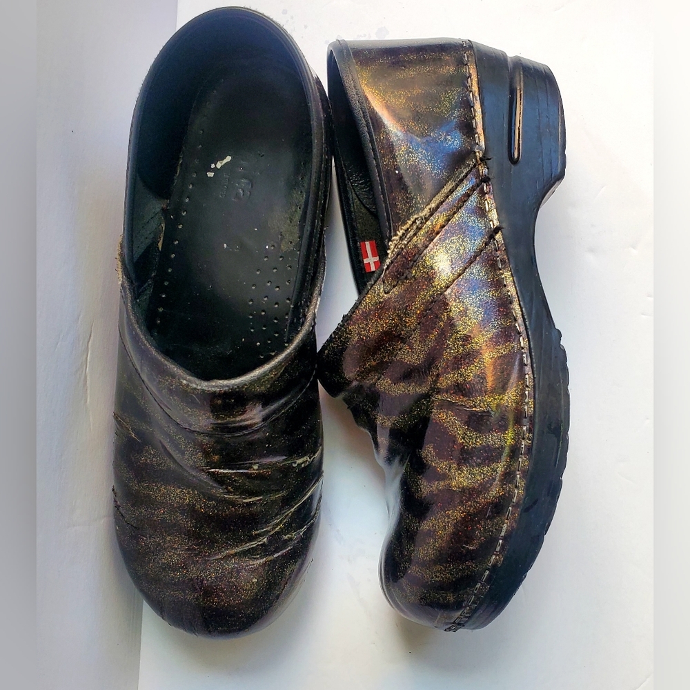 Dansko Irradesent Gold Black Women's 9/10 Professional Clogs Mocha Cherry